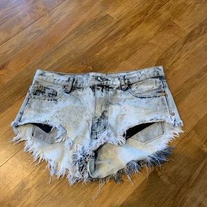 One teaspoon rollers distressed shorts.